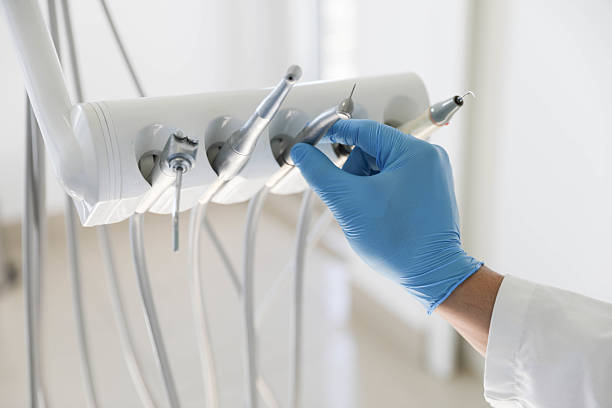 Professional Emergency Dentist technician working in Fort Lauderdale, FL